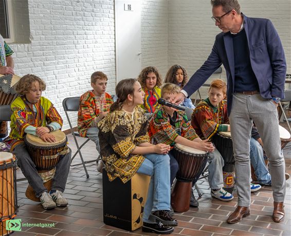 Brouns wil meer groen op Vlaamse speelplaatsen - Peer