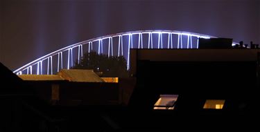 Brug in feestverlichting - Beringen