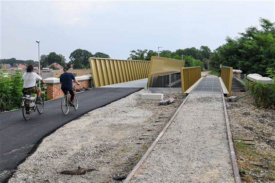 Brug over Koolmijnlaan eindelijk klaar - Beringen