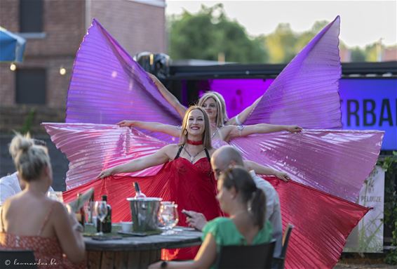 Buikdanseressen op zomerbar Pelouze - Beringen