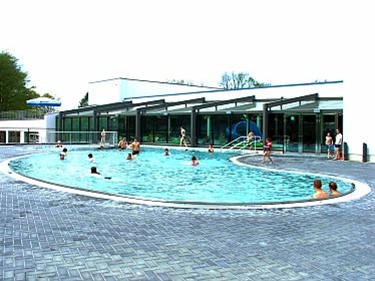 Buitenbad van Dommelslag geopend - Pelt