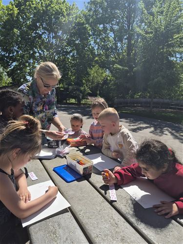 Buitenlesdag brengt leren tot leven in De Robbert - Hamont-Achel