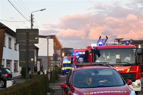 Buren helpen brand blussen - Beringen