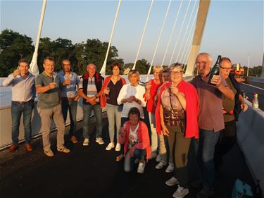 Buren huldigen brug in - Beringen