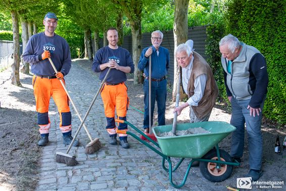 Buren zaaien samen met de stad een bloemenweide - Lommel