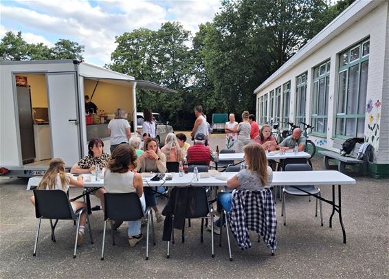 Burenfeest brengt buurt samen - Bocholt