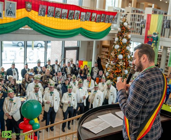 Pelt - Burgemeester Fransen heet carnavalisten welkom