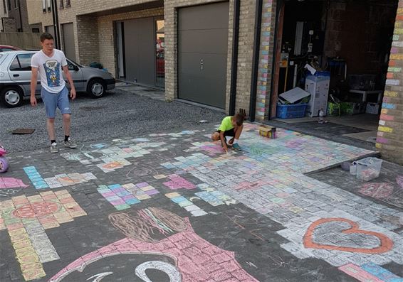 Buurt De Ram opgefleurd met kleur - Beringen