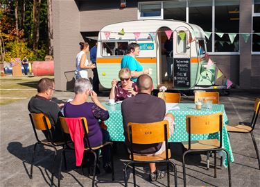 Buurtbar aan de Evangelische Kerk - Beringen