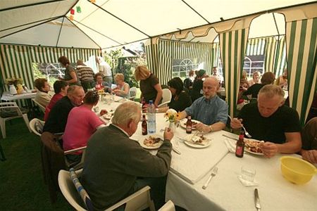 Buurtbarbecue in de Schansstraat - Overpelt