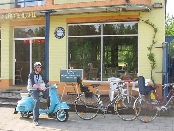 Café Buitenland dicht - Toon kijkt terug - Houthalen-Helchteren