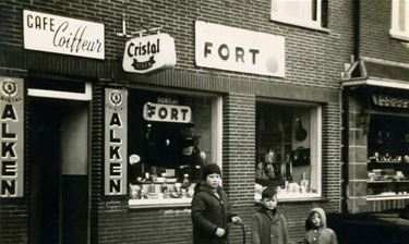 Café, kapper en kruidenier - Oudsbergen