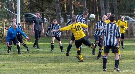 Cafévoetbal mét inzet - Lommel & Pelt