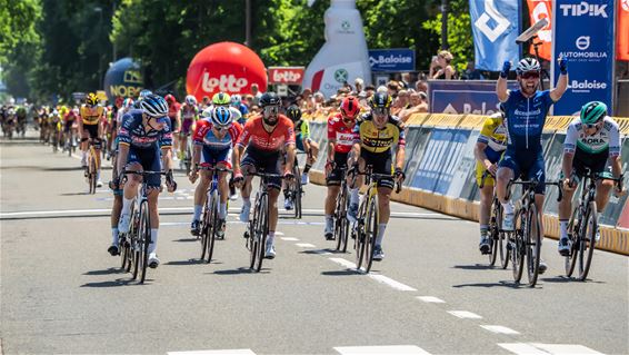 Cavendish wint slotrit, Evenepoel eindwinnaar - Beringen