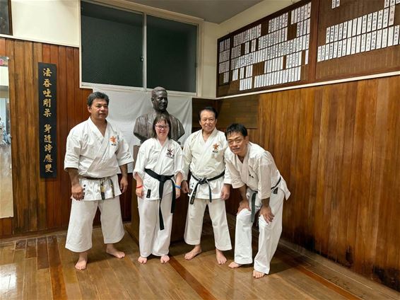 Charlotte op stage in Japan - Beringen