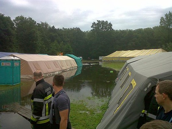 Chirokamp op ondergelopen weide ontruimd - Neerpelt