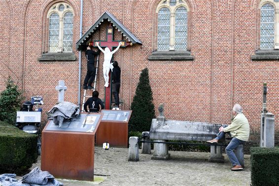 Christus terug aan het kruis genageld - Beringen