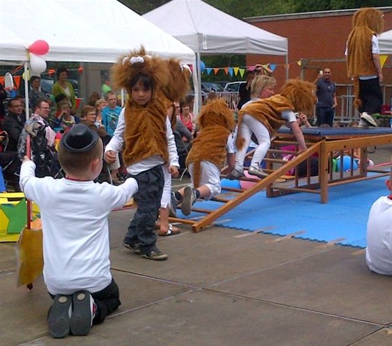 Circus centraal op schoolfeest 't Hasselt - Overpelt