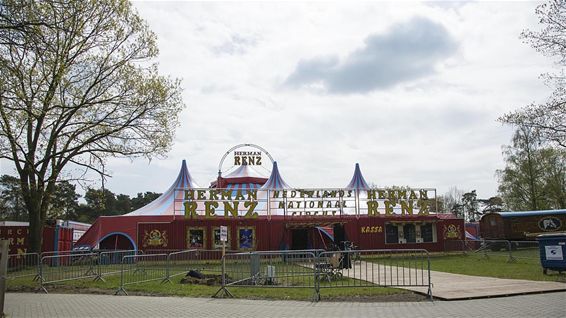 Circus Renz is bij Sint-Oda - Overpelt