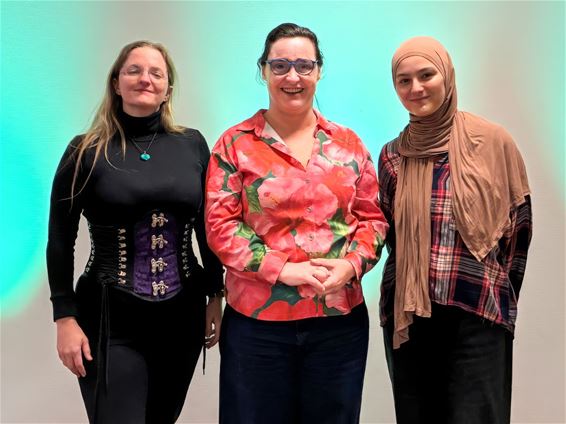 Claudia Nieuwenhuizen wint Limburgse Poetry Slam - Hamont-Achel