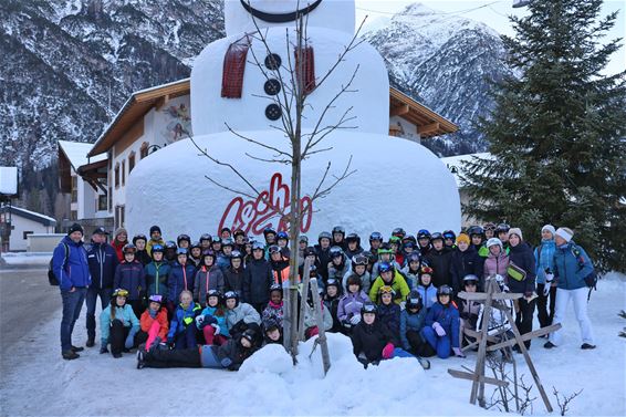 Cornelius- en Clementiaanschool in de sneeuw - Pelt