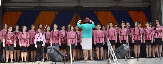 'Cultuur op het Kerkplein' met koren van het EMJ - Lommel