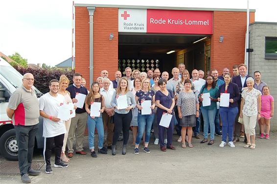 Cursisten Rode Kruis ontvangen brevet - Lommel