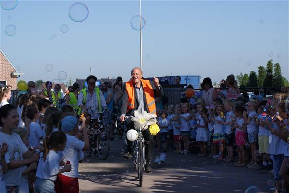 Daar gaat de directeur - Neerpelt