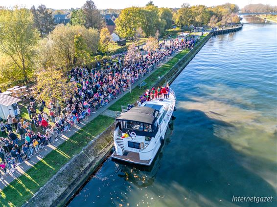 Daar ginds kwam de stoomboot... - Pelt