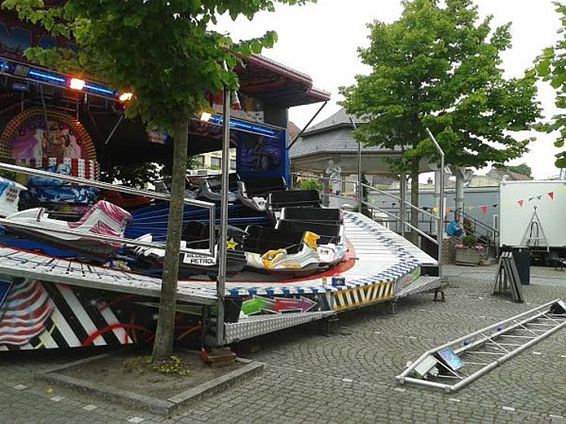 Daar is de kermis! - Peer