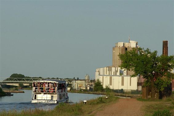 Daar kwam een partyboot voorbij - Lommel