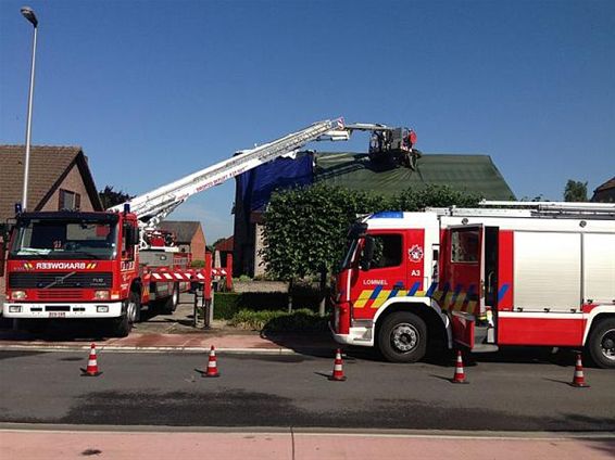 Dakbrand door blikseminslag - Neerpelt