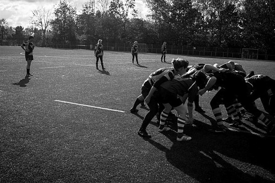 Damesrugby: Lommel blijft aan de leiding - Lommel