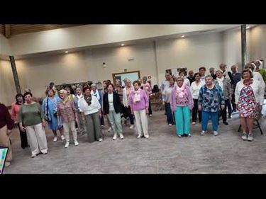 Daytime-koor warmt zich op voor ‘Jukebox Memories’ - Pelt