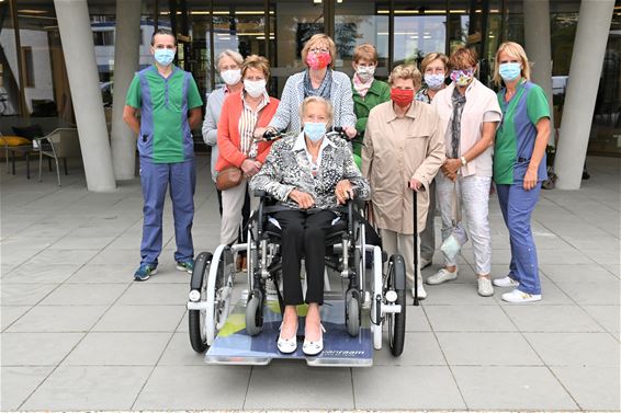 De Bekelaar ontvangt rolstoelfiets - Lommel