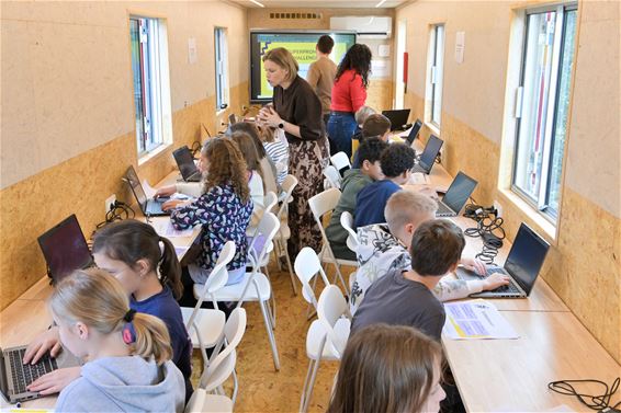De Belfius Digitruck brengt AI tot bij jongeren - Beringen