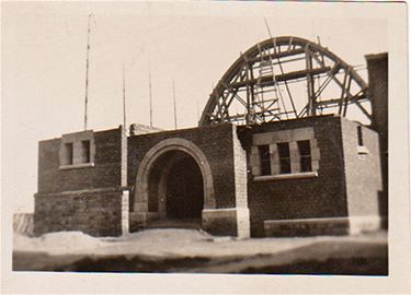 De bouw van de kerk in 't Hasselt - Bree