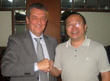 De burgemeester was in China - Hamont-Achel
