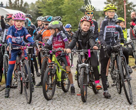 De dames op de eerste rij... - Neerpelt