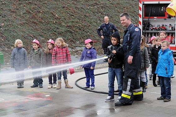 De échte brandweer in de Klimopschool - Tongeren