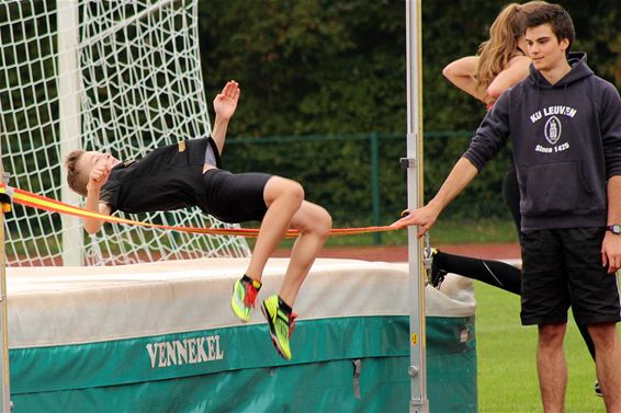 De eerste hoogspringtraining - Neerpelt