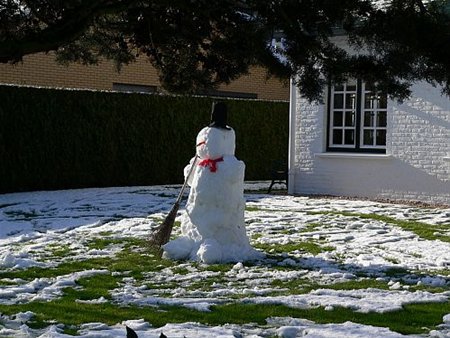 De eerste sneeuwman... - Neerpelt