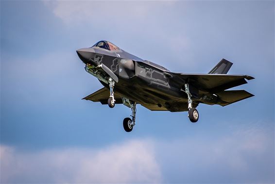 'De F-35 maakt een gruwelijk lawaai' - Peer