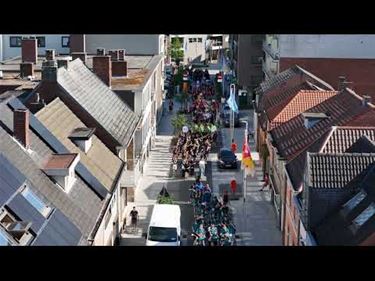 De feestelijke parade vanuit de lucht bekeken - Pelt