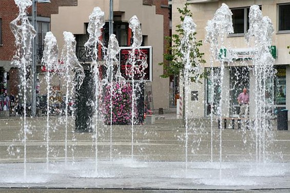 De gemeente trakteert op de Oude Markt - Overpelt