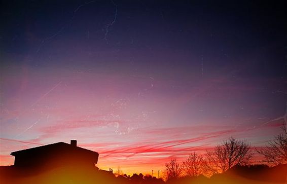 De hemel tijdens het 'blauwe uurtje' - Meeuwen-Gruitrode