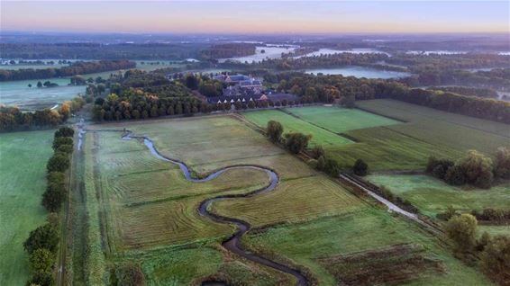 De hermeanderende Warmbeek vanuit de lucht - Hamont-Achel