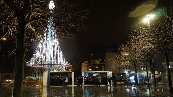 De Kerstboom fonkelt weer! - Lommel