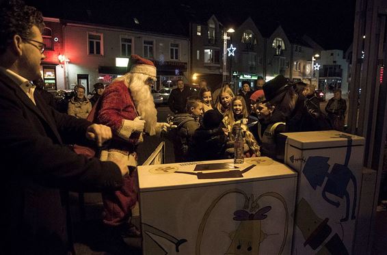 De kerstverlichting brandt - Overpelt