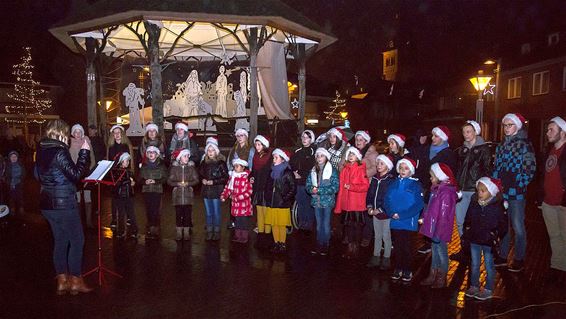 De kerstverlichting brandt - Overpelt